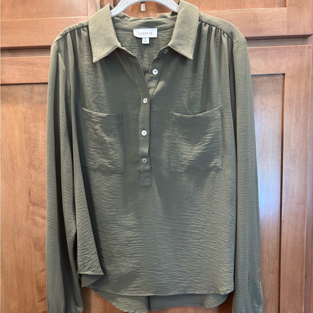 Evereve Sage Green Long Sleeve Blouse - EUC
